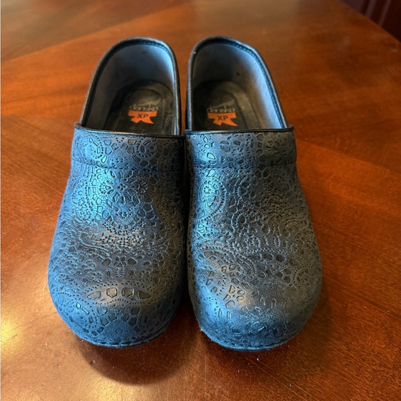 Dansko Black Slip Resistant Clogs - Picture 1 of 3